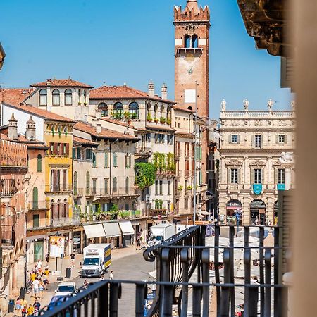 Hoomee Piazza Erbe Apartment Verona Bagian luar foto